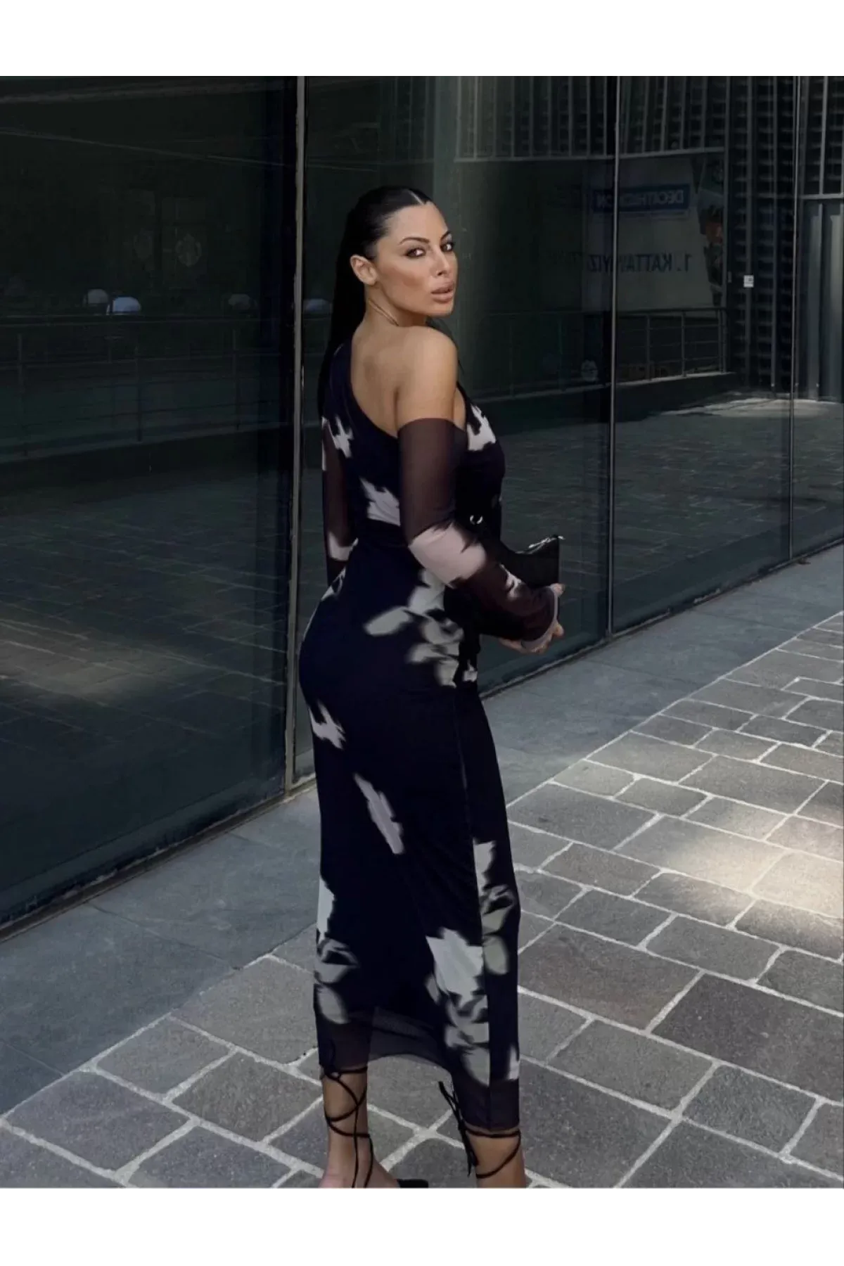 Claire Asimetrik Desenli Tek Omuz Şifon Midi Elbise